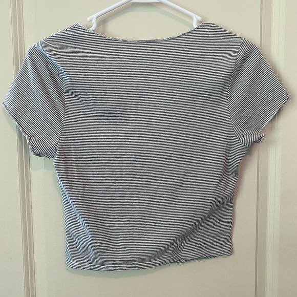 Arizona Jean Co Gray White Stripe V Neck Cropped T Shirt Size Medium - Picture 2 of 3